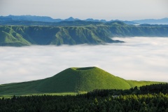 阿蘇／雲海と米塚